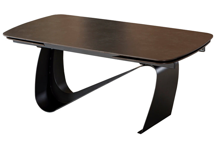 Mesa de comedor extensible Ostana cerámica Vulcano de Kifoni en un ambiente real