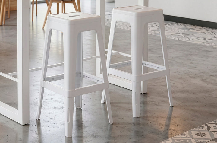 Taburete Tolix blanco, taburetes de Kifoni
