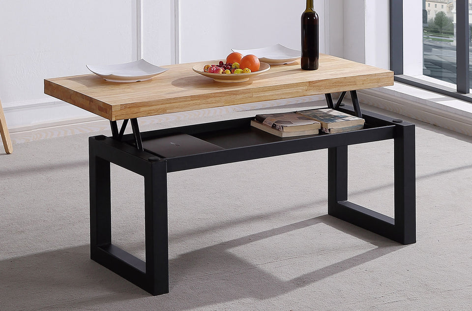Mesa de centro elevable Loft con el tablero subido en un salón junto al ventanal