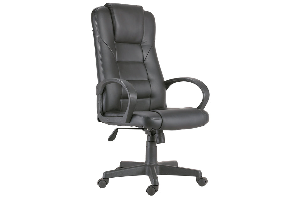 Silla de despacho Lawyer negro, packshot de tres cuartos sobre fondo blanco