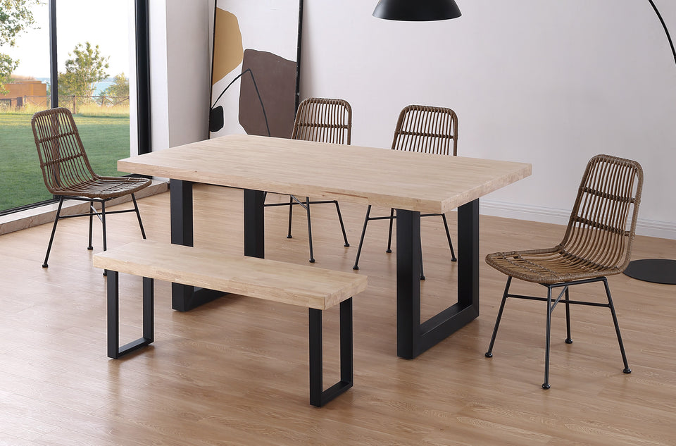 Table à manger Loft chêne Nordish 180 cm dans une salle à manger avec banc et chaises